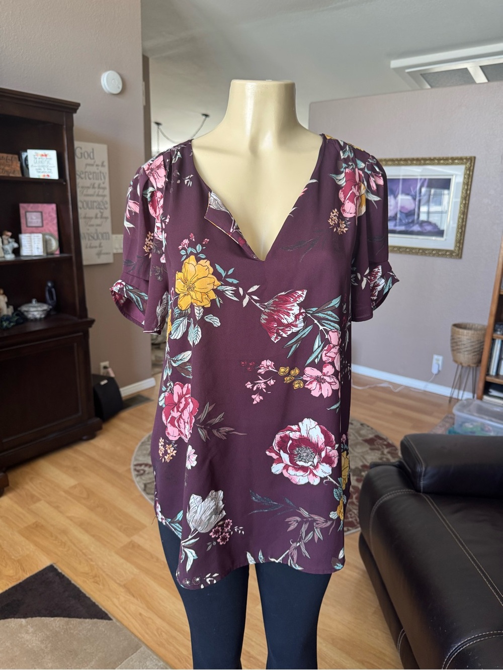DR2 plum floral short sleeve V-neck blouse/size L